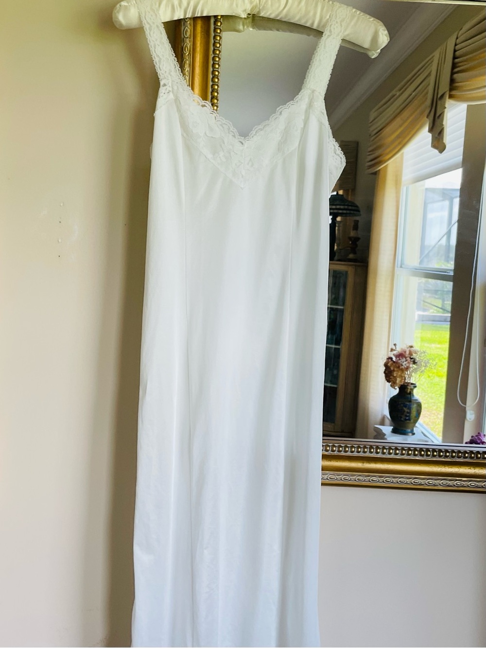 Vintage Classic White Lace Bodice & Bottom Poly Slip Chemise. Sm